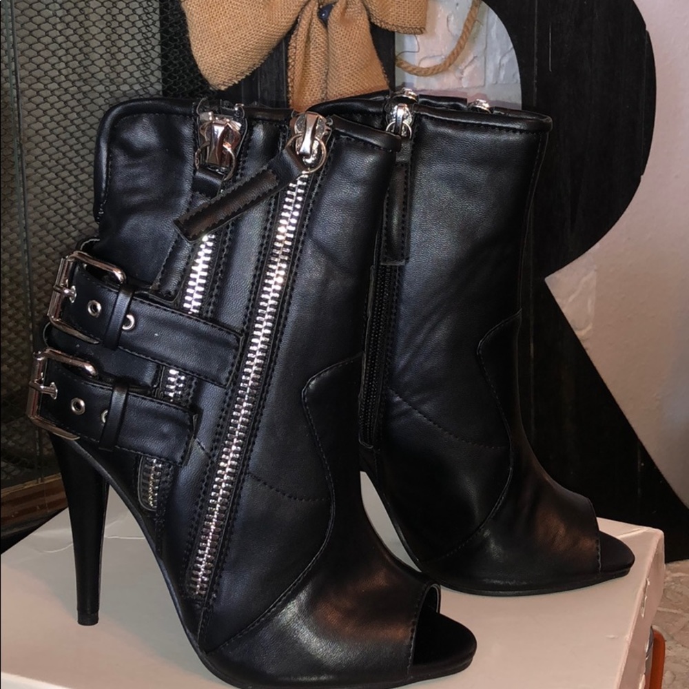 Black buckle heels